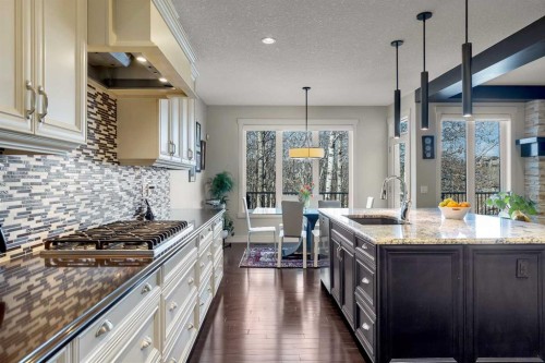 9318 14 Avenue Sw, Calgary, AB - Indoor Photo Showing Kitchen With Upgraded Kitchen