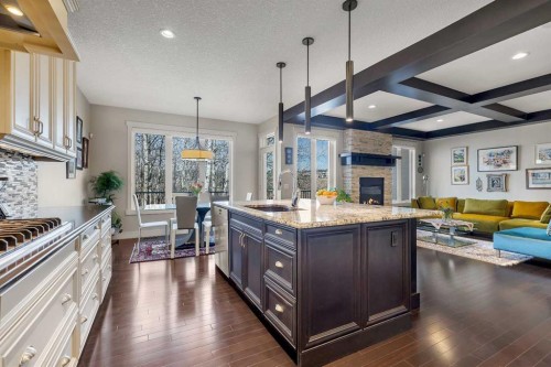 9318 14 Avenue Sw, Calgary, AB - Indoor Photo Showing Kitchen With Upgraded Kitchen