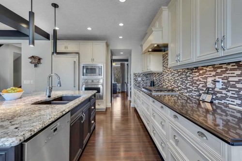 9318 14 Avenue Sw, Calgary, AB - Indoor Photo Showing Kitchen With Double Sink With Upgraded Kitchen