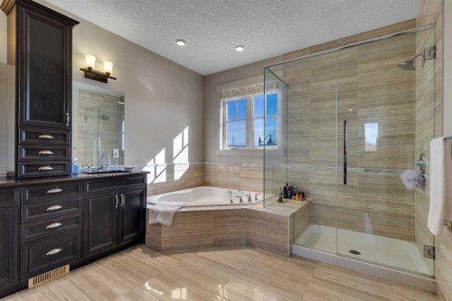 9318 14 Avenue Sw, Calgary, AB - Indoor Photo Showing Bathroom