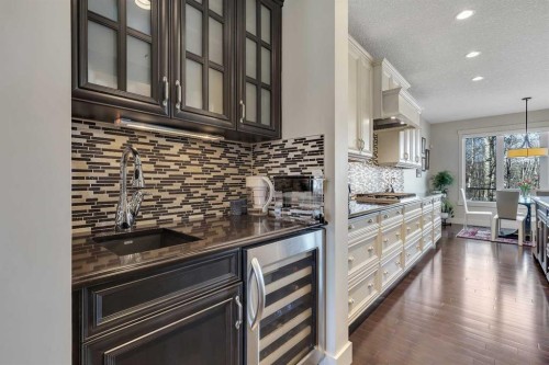9318 14 Avenue Sw, Calgary, AB - Indoor Photo Showing Kitchen With Upgraded Kitchen