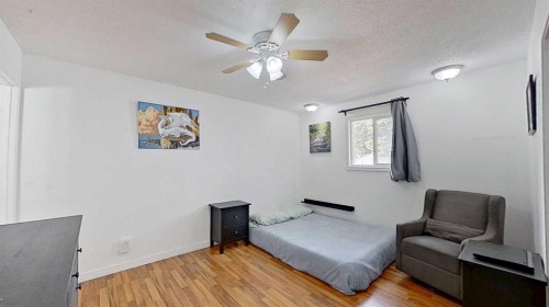 315 Pinecrest Crescent Ne, Calgary, AB - Indoor Photo Showing Bedroom