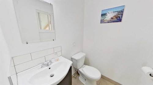 315 Pinecrest Crescent Ne, Calgary, AB - Indoor Photo Showing Bathroom