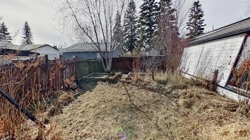 315 Pinecrest Crescent Ne, Calgary, AB - Outdoor