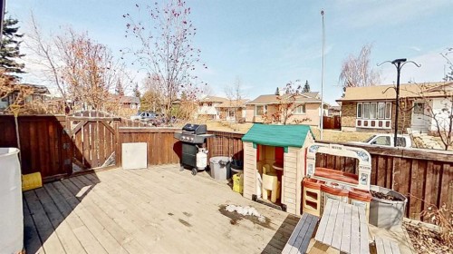 315 Pinecrest Crescent Ne, Calgary, AB - Outdoor