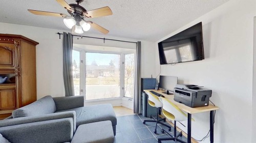 315 Pinecrest Crescent Ne, Calgary, AB - Indoor