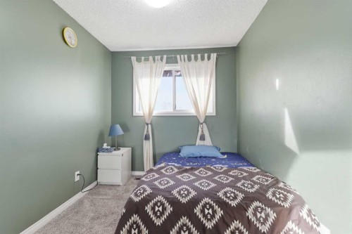 37-6020 Temple Drive Ne, Calgary, AB - Indoor Photo Showing Bedroom
