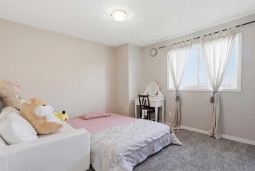 37-6020 Temple Drive Ne, Calgary, AB - Indoor Photo Showing Bedroom