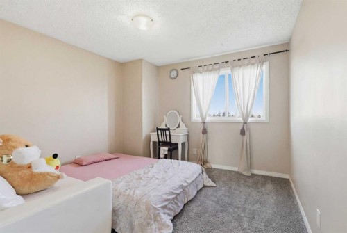 37-6020 Temple Drive Ne, Calgary, AB - Indoor Photo Showing Bedroom