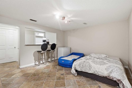 37-6020 Temple Drive Ne, Calgary, AB - Indoor Photo Showing Bedroom