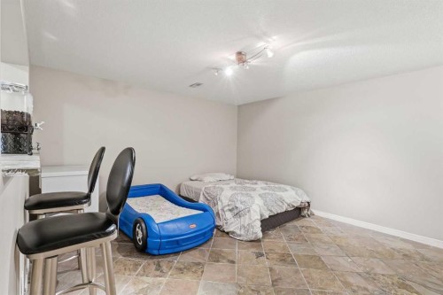 37-6020 Temple Drive Ne, Calgary, AB - Indoor Photo Showing Bedroom