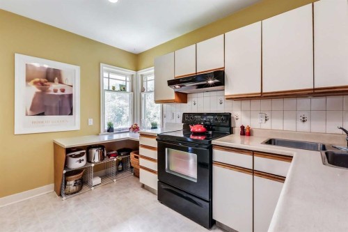 409 12 Avenue Nw, Calgary, AB - Indoor Photo Showing Kitchen