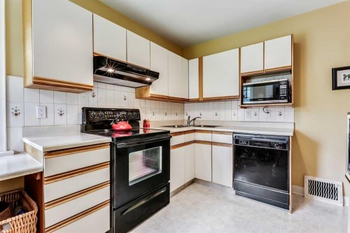 409 12 Avenue Nw, Calgary, AB - Indoor Photo Showing Kitchen