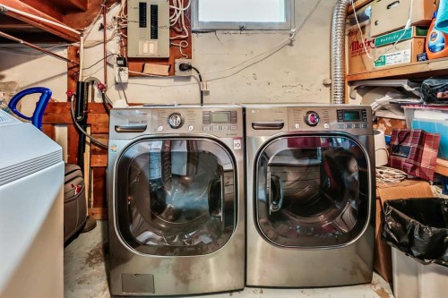 409 12 Avenue Nw, Calgary, AB - Indoor Photo Showing Laundry Room