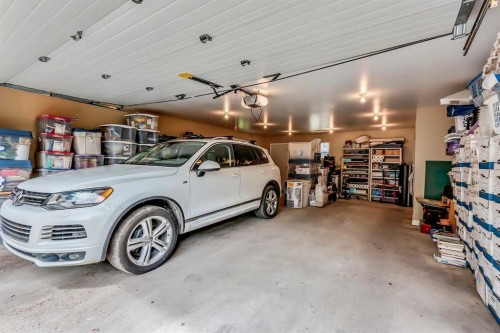 409 12 Avenue Nw, Calgary, AB - Indoor Photo Showing Garage