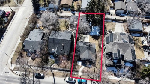 409 12 Avenue Nw, Calgary, AB - Indoor With Storage