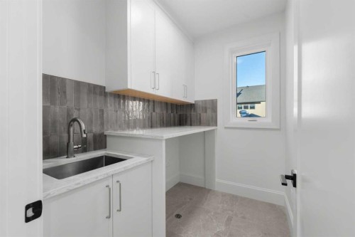 2232 30 Avenue Sw, Calgary, AB - Indoor