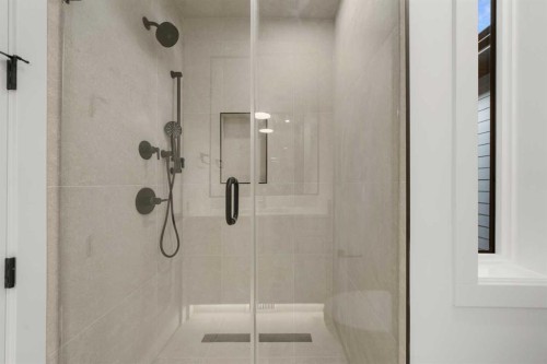 4009 15A Street Sw, Calgary, AB - Indoor Photo Showing Bathroom