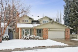 27 Woodacres Way SW Calgary, AB T2W 4W2