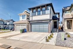 12 Magnolia Crescent SE Calgary, AB T3M 3M8