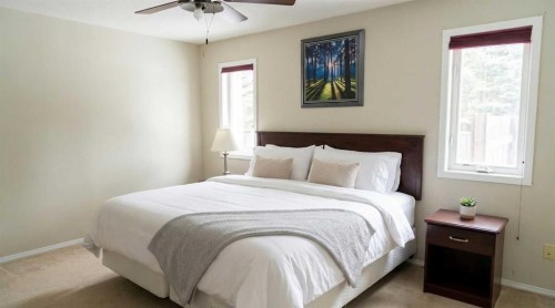 189 Sitar Crescent, Hinton, AB - Indoor Photo Showing Bedroom