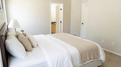 189 Sitar Crescent, Hinton, AB - Indoor Photo Showing Bedroom
