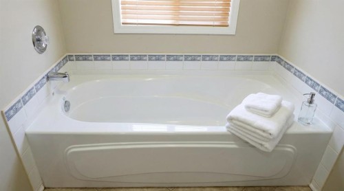 189 Sitar Crescent, Hinton, AB - Indoor Photo Showing Bathroom