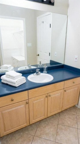 189 Sitar Crescent, Hinton, AB - Indoor Photo Showing Bathroom