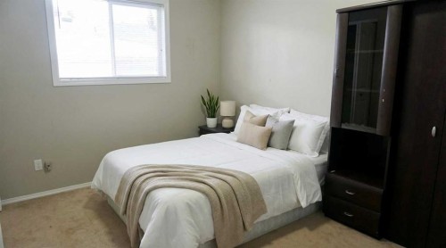189 Sitar Crescent, Hinton, AB - Indoor Photo Showing Bedroom