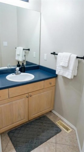 189 Sitar Crescent, Hinton, AB - Indoor Photo Showing Bathroom