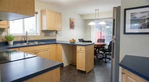 189 Sitar Crescent, Hinton, AB - Indoor Photo Showing Kitchen With Double Sink