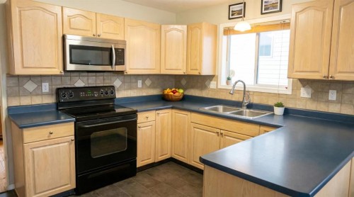 189 Sitar Crescent, Hinton, AB - Indoor Photo Showing Kitchen With Double Sink