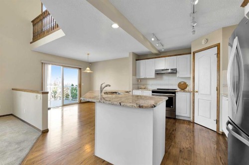 271 Edgebrook Park Nw, Calgary, AB - Indoor Photo Showing Kitchen With Upgraded Kitchen
