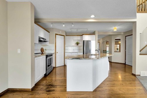 271 Edgebrook Park Nw, Calgary, AB - Indoor Photo Showing Kitchen With Upgraded Kitchen