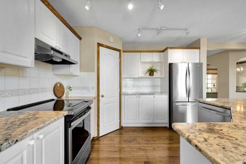 271 Edgebrook Park Nw, Calgary, AB - Indoor Photo Showing Kitchen With Upgraded Kitchen