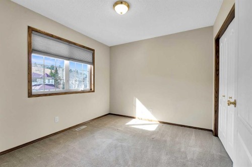 271 Edgebrook Park Nw, Calgary, AB - Indoor Photo Showing Other Room