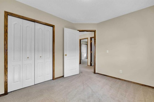 271 Edgebrook Park Nw, Calgary, AB - Indoor Photo Showing Other Room