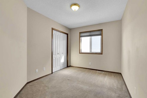 271 Edgebrook Park Nw, Calgary, AB - Indoor Photo Showing Other Room