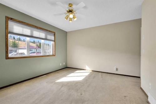 271 Edgebrook Park Nw, Calgary, AB - Indoor Photo Showing Other Room