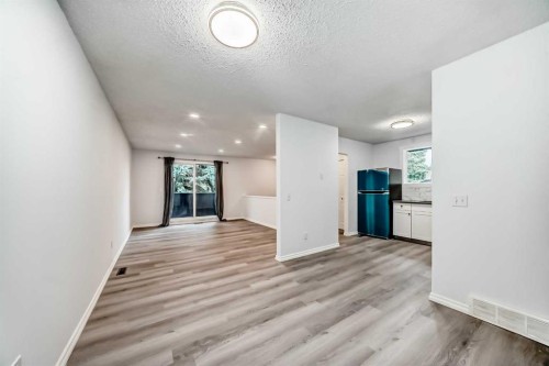 81 Bearberry Close Nw, Calgary, AB - Indoor Photo Showing Other Room