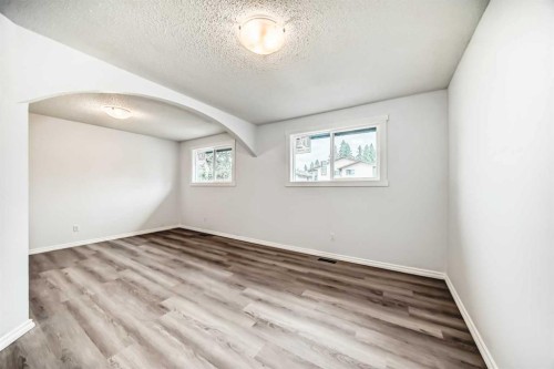 81 Bearberry Close Nw, Calgary, AB - Indoor Photo Showing Other Room