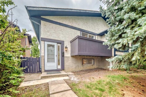 81 Bearberry Close NW Calgary, AB T3K 1R4