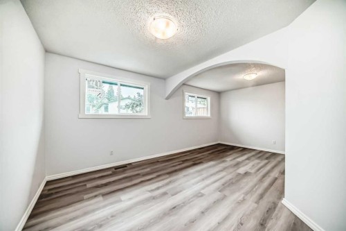 81 Bearberry Close Nw, Calgary, AB - Indoor Photo Showing Other Room