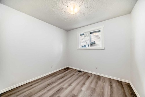 81 Bearberry Close Nw, Calgary, AB - Indoor Photo Showing Other Room