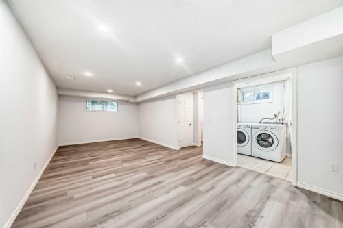 81 Bearberry Close Nw, Calgary, AB - Indoor Photo Showing Laundry Room