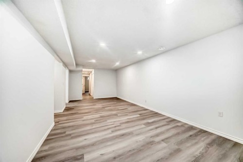 81 Bearberry Close Nw, Calgary, AB - Indoor Photo Showing Other Room
