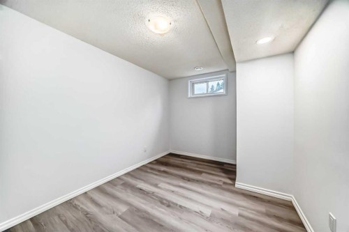 81 Bearberry Close Nw, Calgary, AB - Indoor Photo Showing Other Room