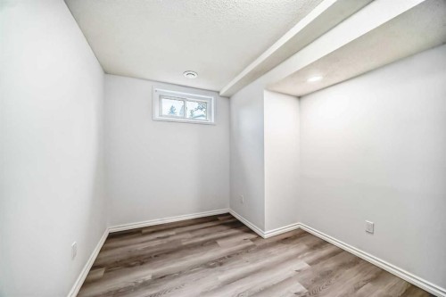 81 Bearberry Close Nw, Calgary, AB - Indoor Photo Showing Other Room