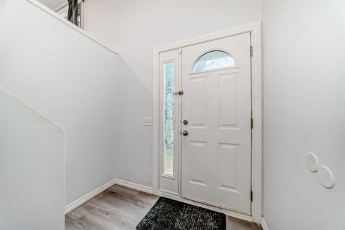 81 Bearberry Close Nw, Calgary, AB - Indoor Photo Showing Other Room