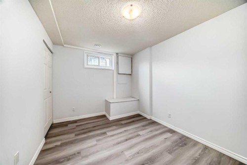 81 Bearberry Close Nw, Calgary, AB - Indoor Photo Showing Other Room